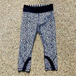 Lululemon Black and White Capri Leggings (Size Medium)